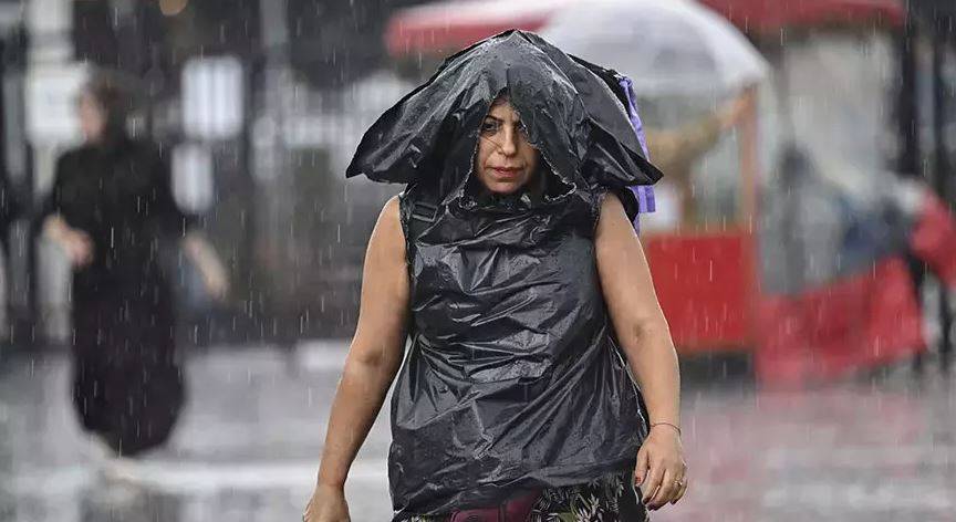 İstanbullular bu saatlere dikkat! Meteoroloji ve Valilik peş peşe uyardı 31